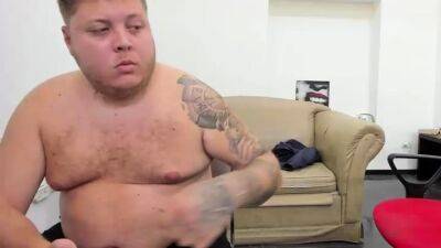 Cute gay dude jerks off his fat meat pole - drtuber.com